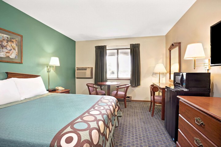 Room 8 of 14
