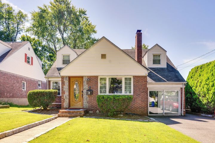 Shared Yard 4 Mi to Nyc: Englewood Apartment!