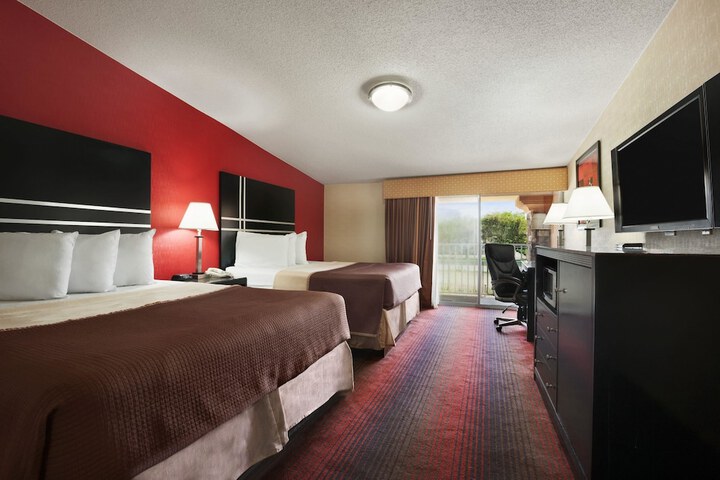 Room 13 of 16