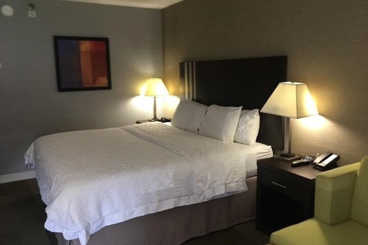 Room 13 of 36