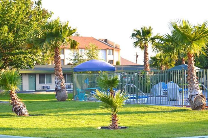 Town House Motel