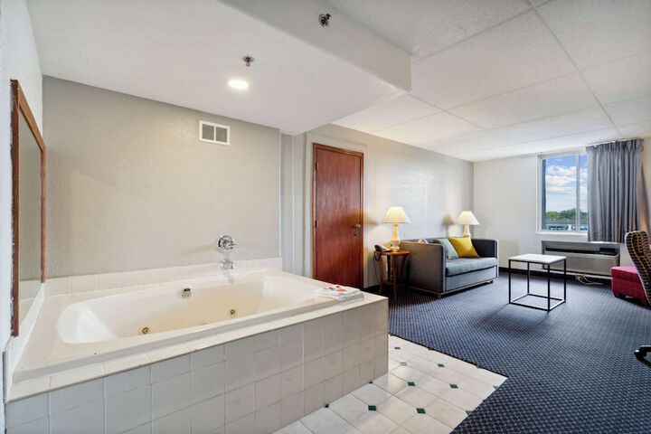 Room 10 of 31
