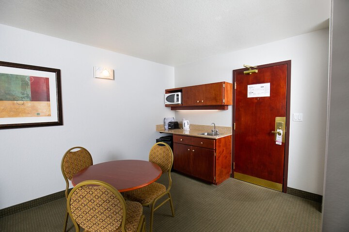 Service Plus Inn & Suites Grande Prairie