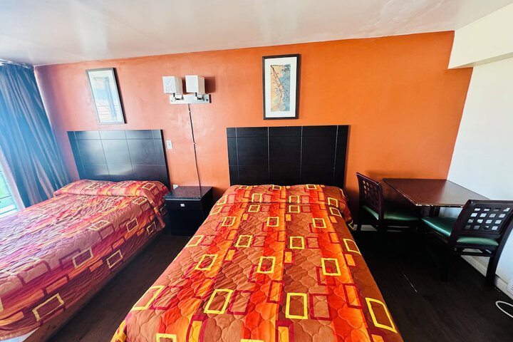 Room 33 of 84