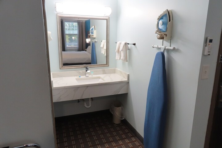 Room 54 of 76