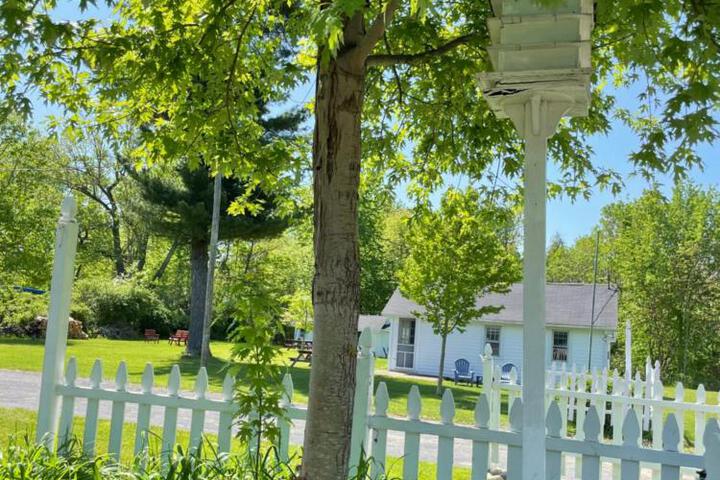 Drop Anchor Cottages and Lake House