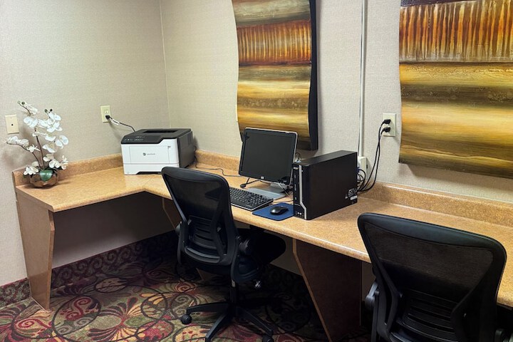Business Center 34 of 35