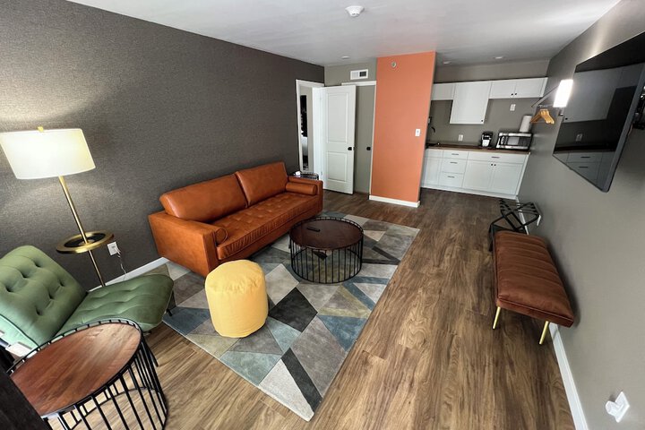 Lighthouse Inn & Suites
