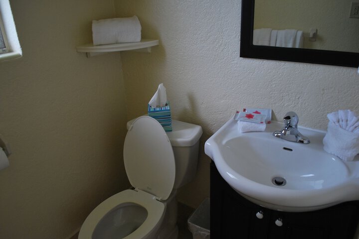 Mar Bay Motel & Suites