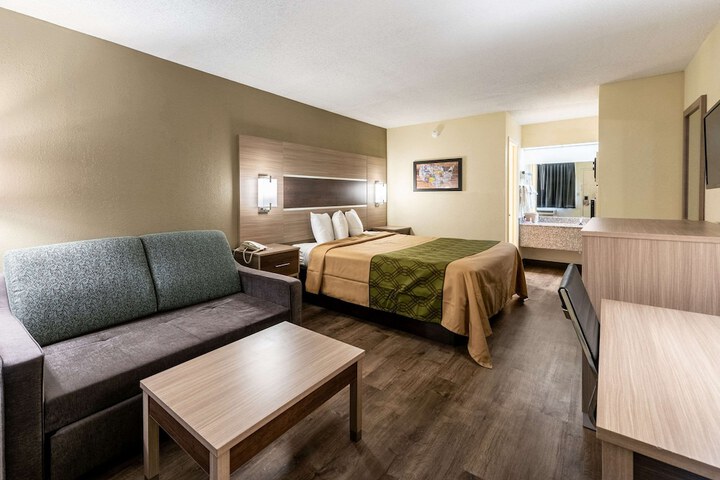 Room 7 of 16