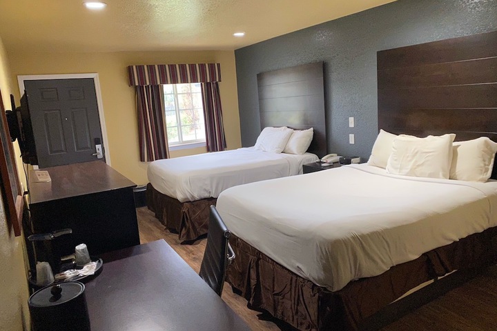 Woodridge Inn and Suites