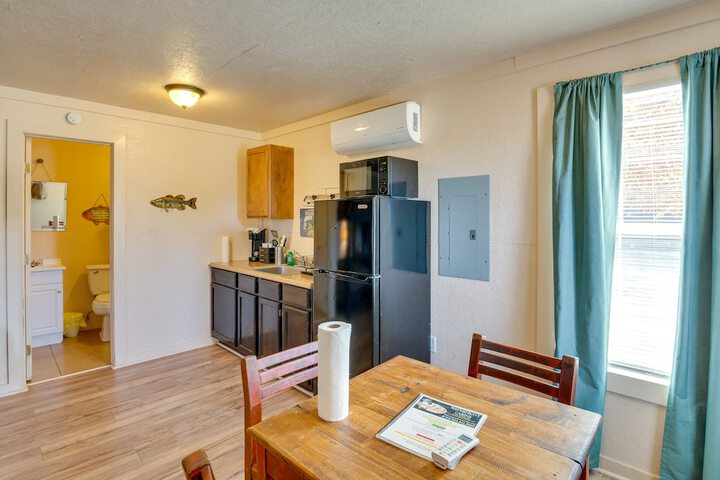 On-site Fishing Pier: Pet-friendly Kerens Cabin!