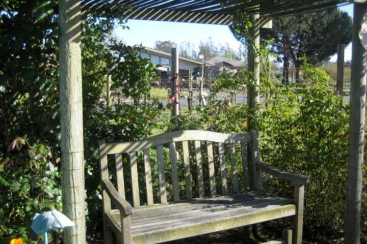 Pearlessence Vineyard Inn