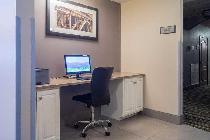 Business Center 28 of 28