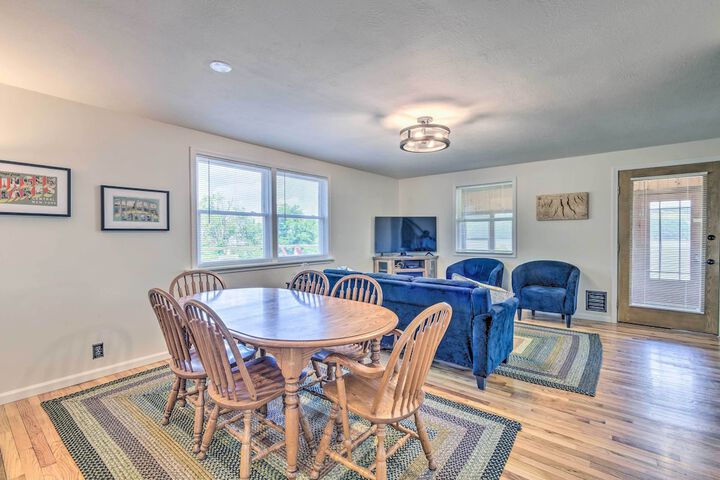 Watkins Glen Lakeview Cottage w / Waterfall!