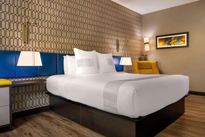 Room 21 of 34