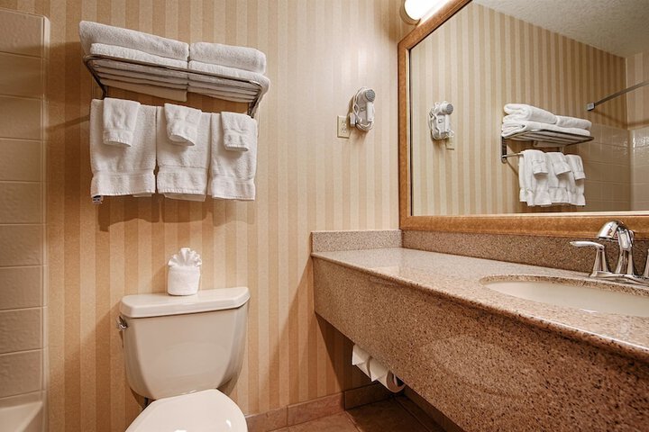 Best Western Plus Landmark Inn