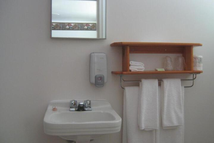 Sherbrooke Village Inn
