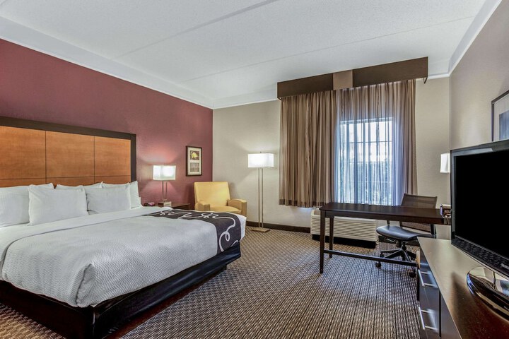 Room 34 of 77