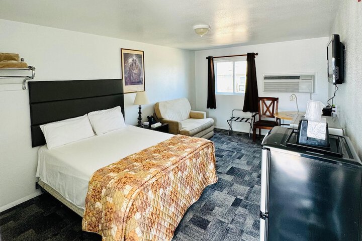 Room 12 of 18
