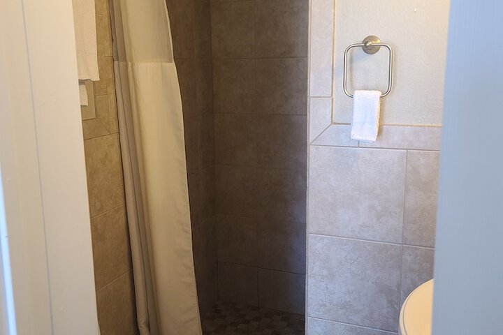 Room 6 of 9