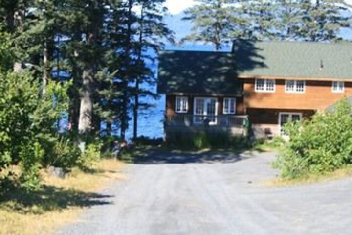 A Bayview & River Inn