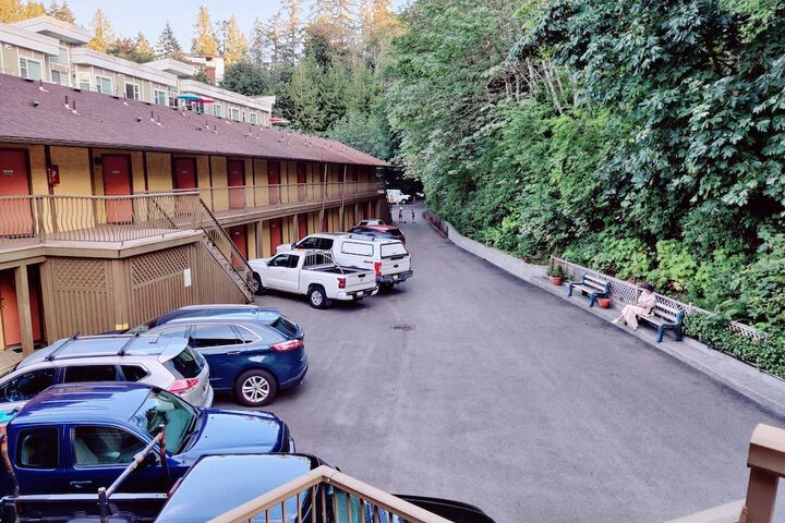 Hotel 6 of 53