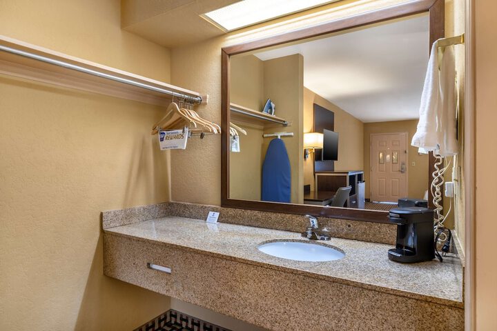 Room 20 of 29