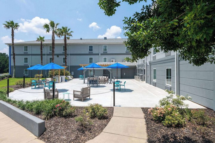 Hotel Exterior 54 of 55