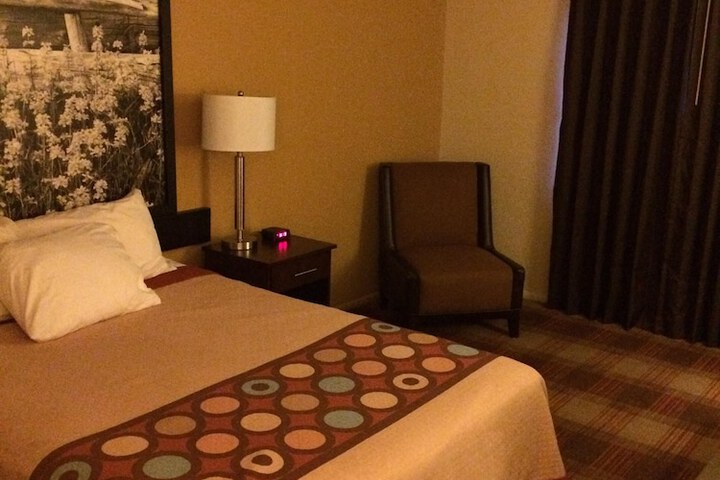 Room 6 of 32