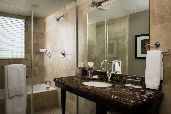 Room 21 of 36