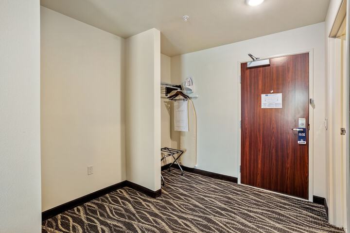 Room 17 of 49