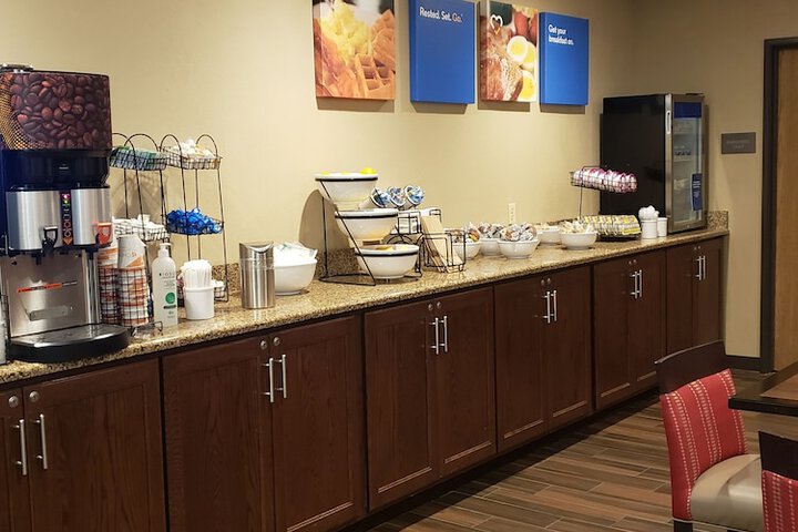 Breakfast/Coffee Service 27 of 34
