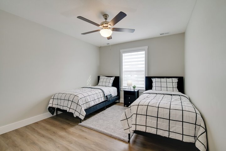 Charming Ozark Abode w / Yard & Pool Access