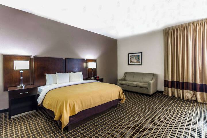 Clarion Inn & Suites Miami International Airport
