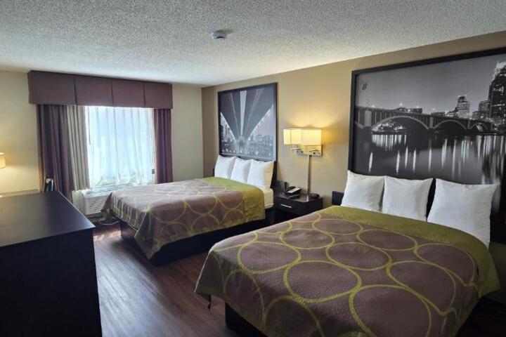 Super 8 by Wyndham Rogers Minnesota
