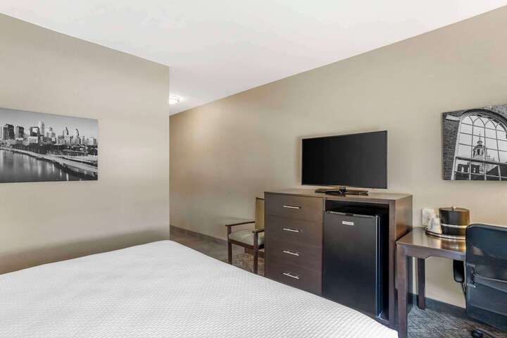 Room 11 of 30