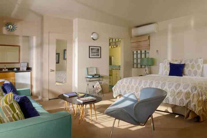 Room 10 of 17