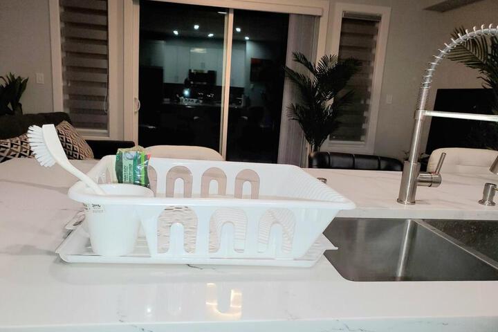 Stunning Ocean View Modern 1 BDR Private Entry Suite