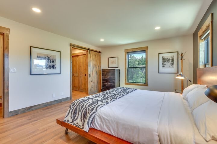 Updated Silverthorne Home w / Hot Tub & Mtn Views!