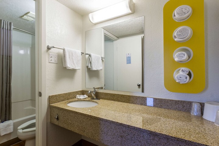 Room 18 of 25