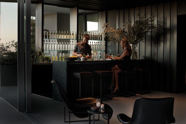 Lounge 34 of 47