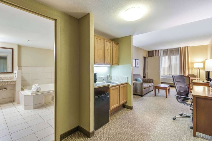 Room 32 of 63