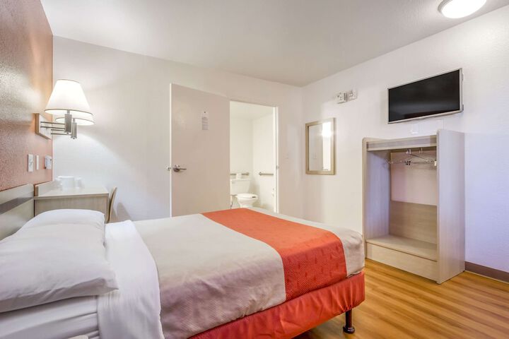 Room 13 of 29