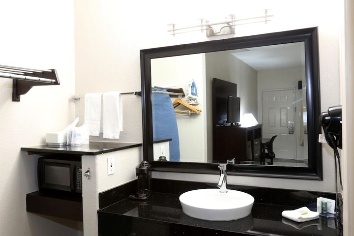 Americas Best Value Inn Monroe