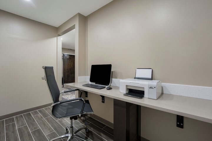 Business Center 23 of 23