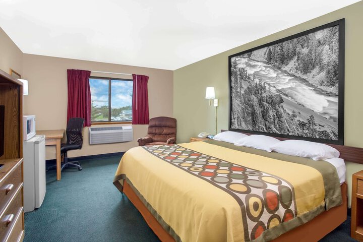 Room 16 of 28