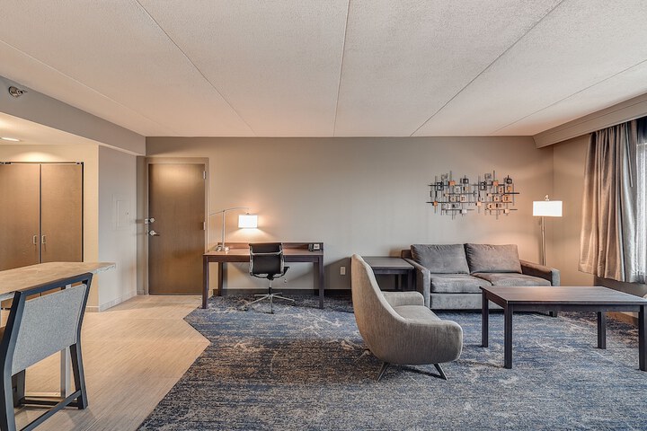 DoubleTree by Hilton Hotel Bloomington