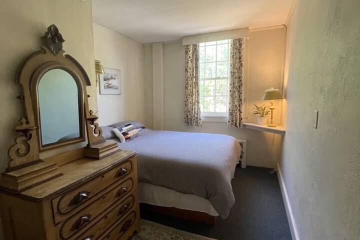 Room 10 of 32
