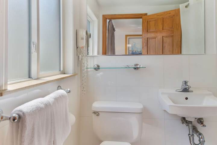 Americas Best Value Inn & Suites Hyannis Cape Cod